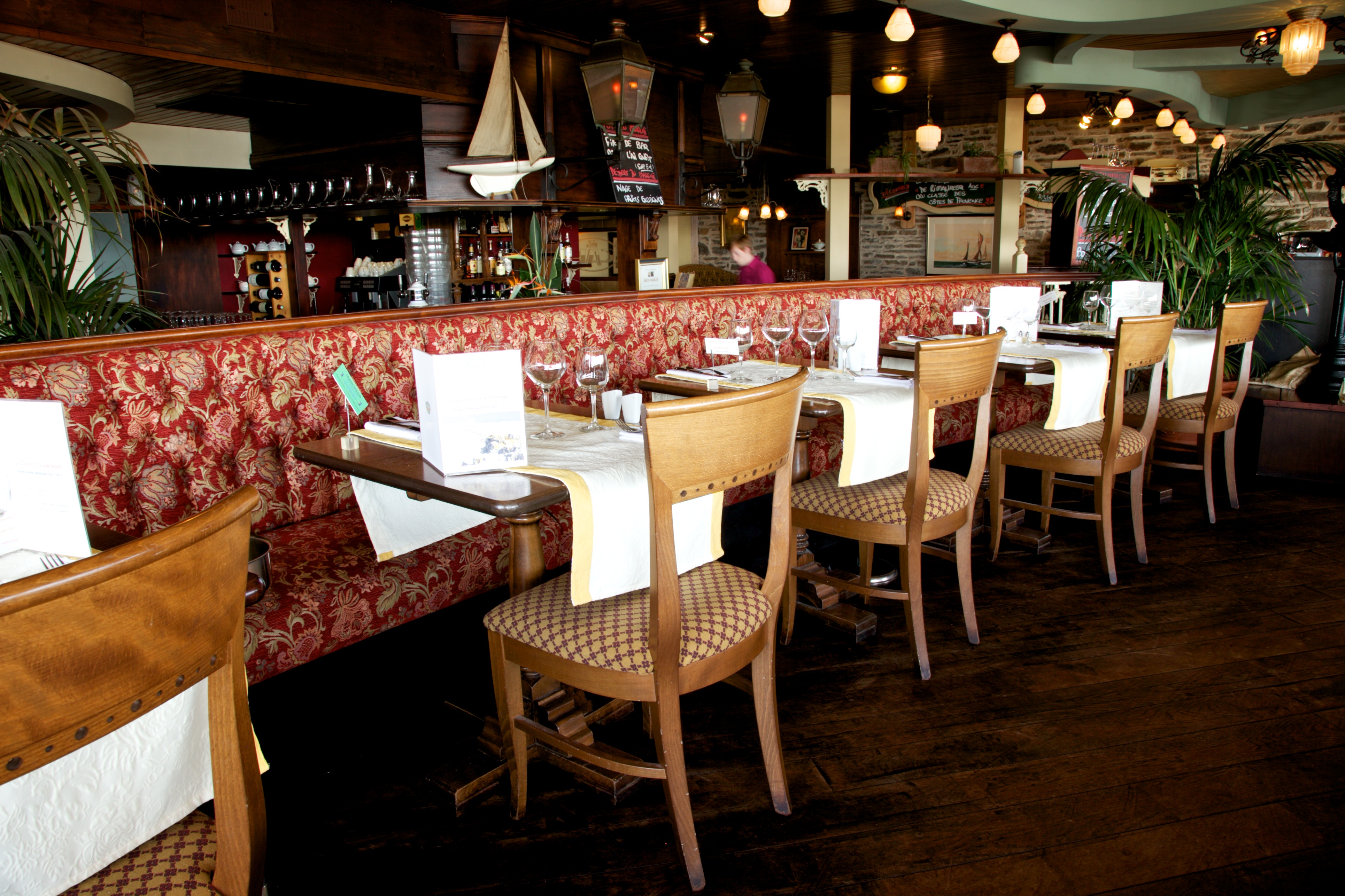 freestanding banquette seating