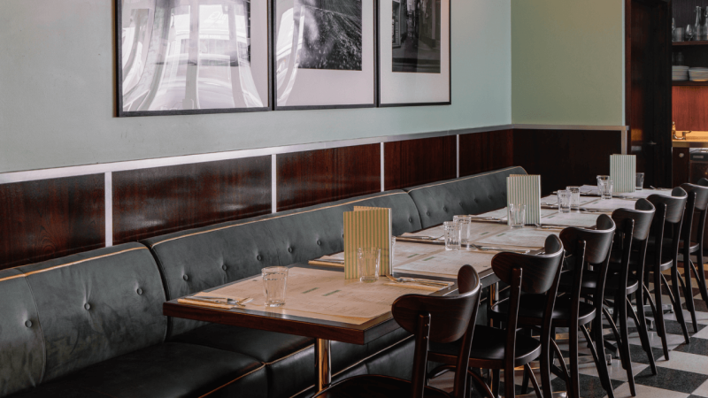 Restaurant Seating | Float Button Back Seating Style