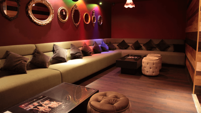 Nightclub Seating | Horizontal Panel Back Seating Style | L-Shaped Banquette