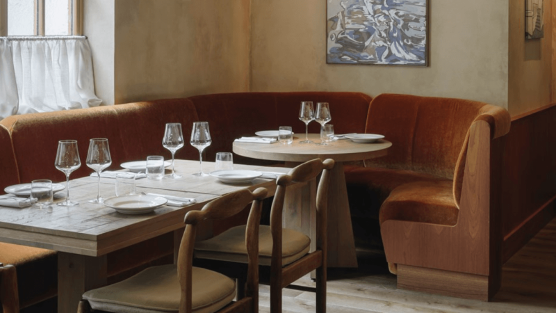 Restaurant Seating | Plain Back Seating Style | Curved Banquette