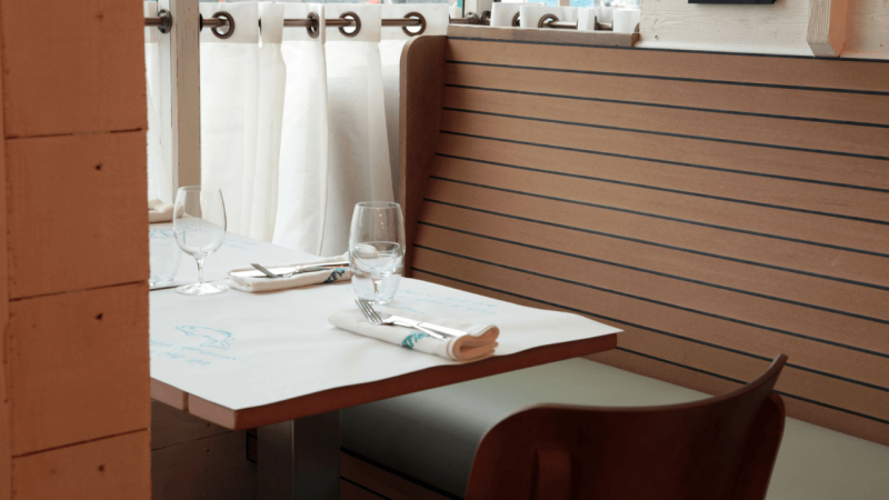 Restaurant Seating | Plain Wooden Back Style